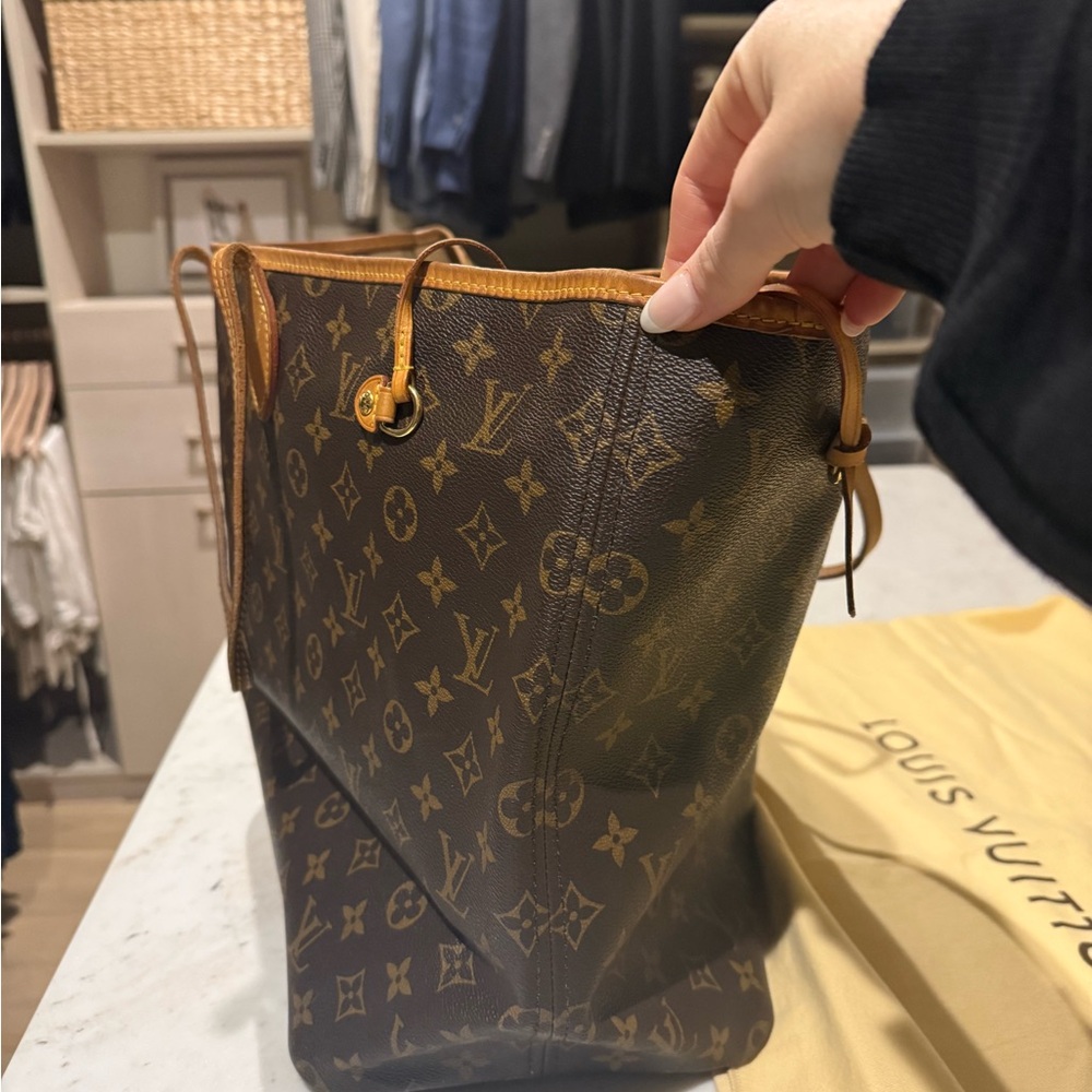 Louis Vuitton Monogram Neverfull GM Tote Bag - Picture 5 of 9